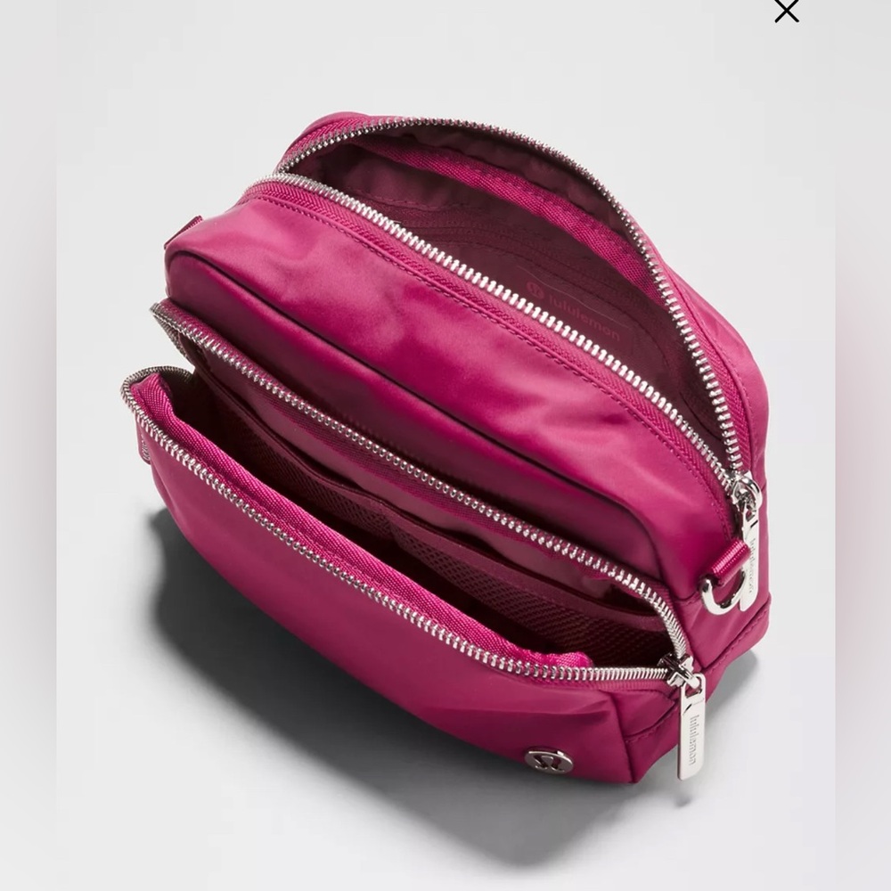 Lululemon Everywhere Crossbody Bag in Berry Rumble| 2 L - Picture 3 of 6